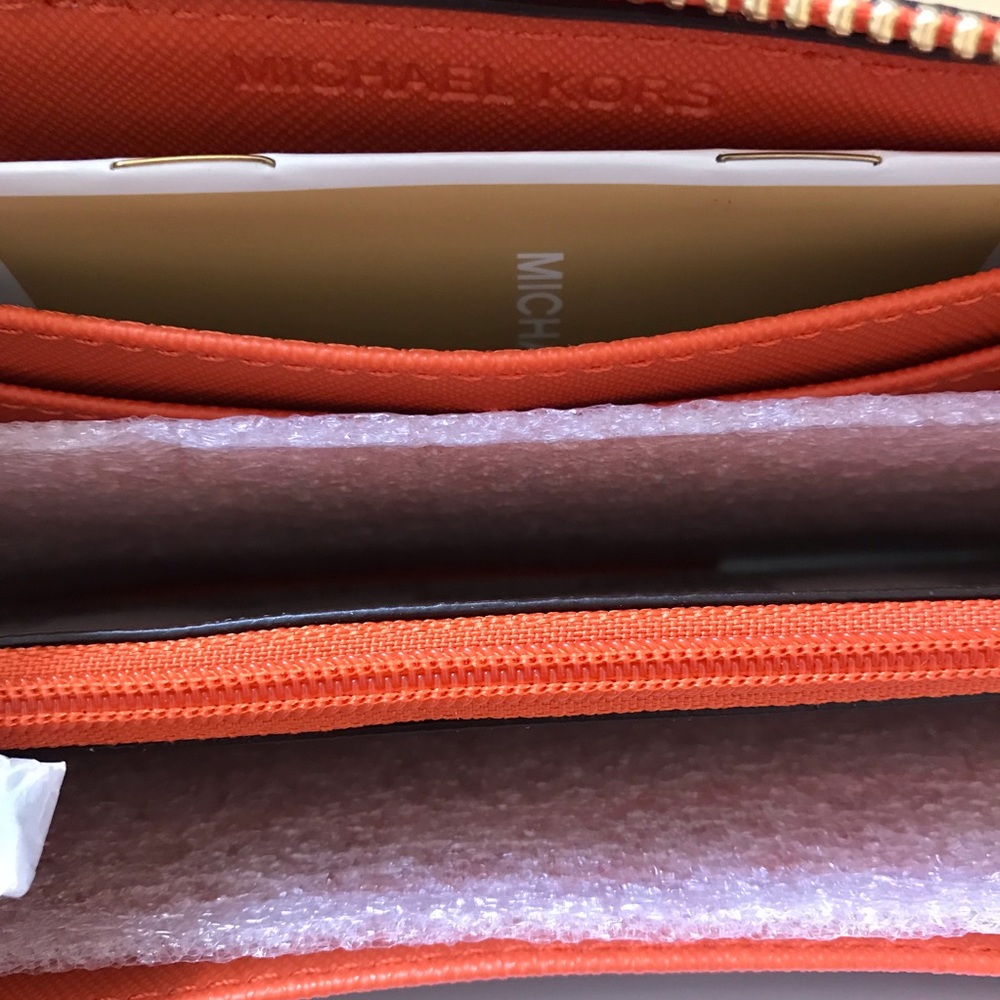 Michael Kors three quarter zip wallet tangerine - Picture 7 of 8